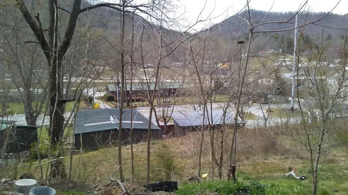 Cross Creek Camp Ground-Cabins Picture 1