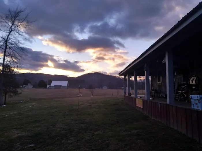 Trails End Campground by the tracks Picture 4