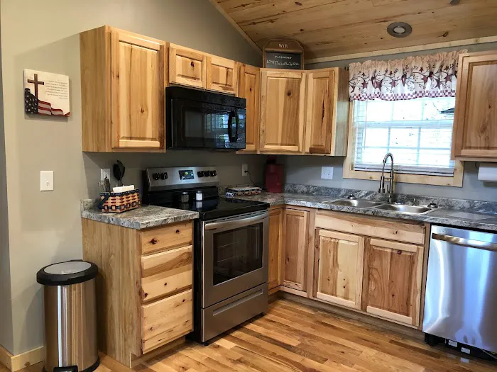 Old Glory Getaway Cabin at Indian Creek Hollow Picture 4