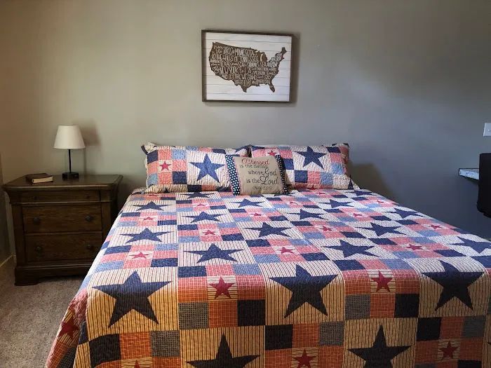 Old Glory Getaway Cabin at Indian Creek Hollow Picture 5