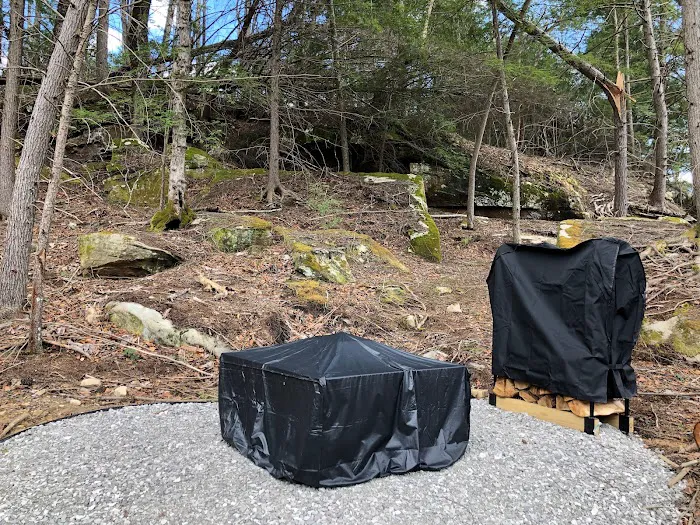 Old Glory Getaway Cabin at Indian Creek Hollow Picture 7