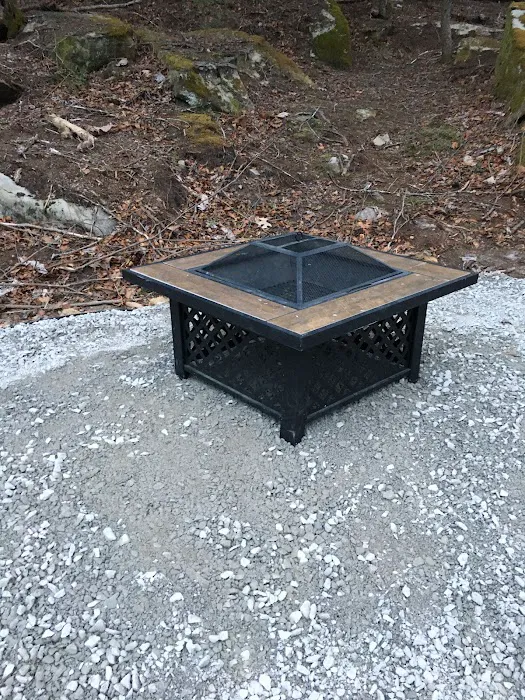 Old Glory Getaway Cabin at Indian Creek Hollow Picture 10