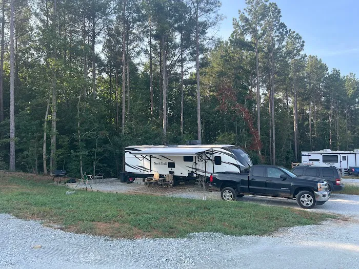 Overlook Cove Campground (little creek) Picture 2
