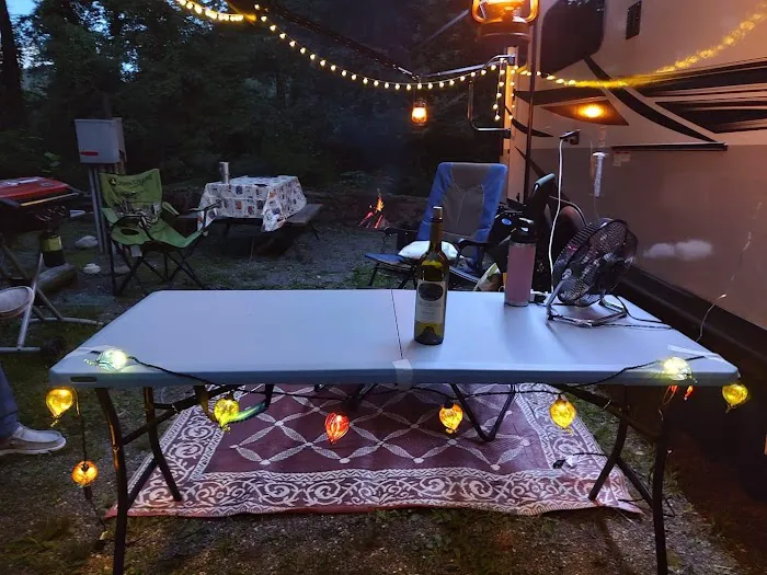 Cherokee Campground & Craig's Cabins Picture 10