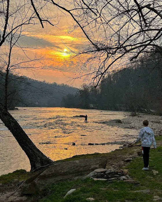 Grumpy Bear Campground & Gem Mine Picture 9