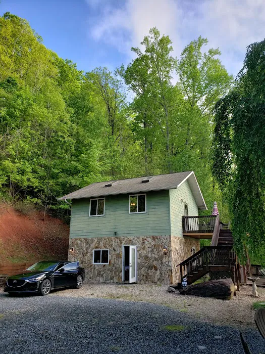 Bear Bottoms Chalet Picture 2