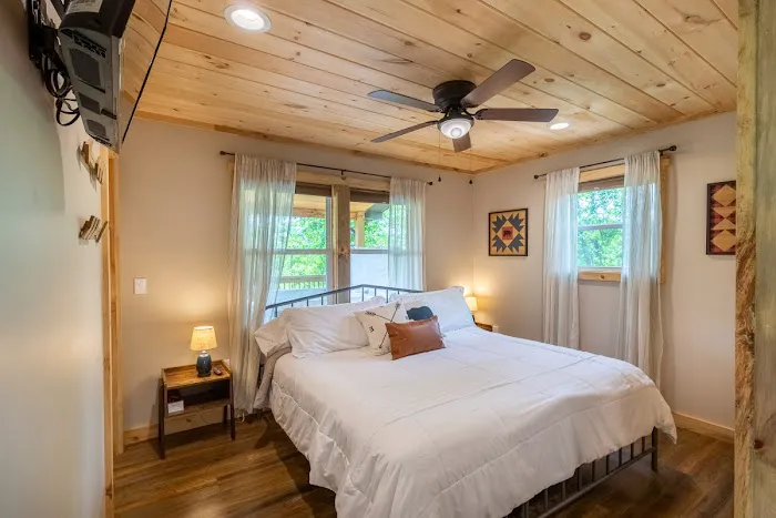 The Lazy Laurel Picture 3