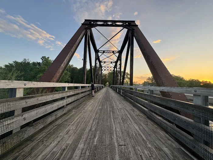 Riverside Park East Picture 1