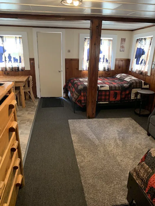 Hubbards Lodge Cabins Picture 6