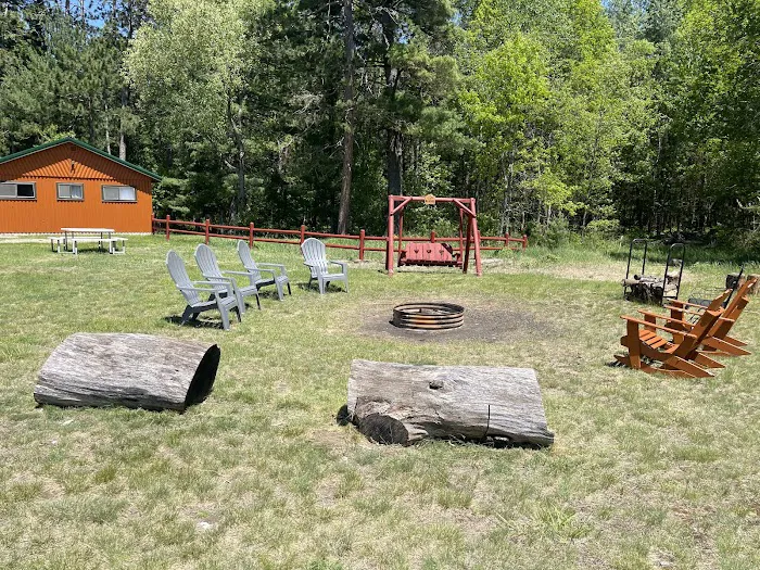 Hubbards Lodge Cabins Picture 9