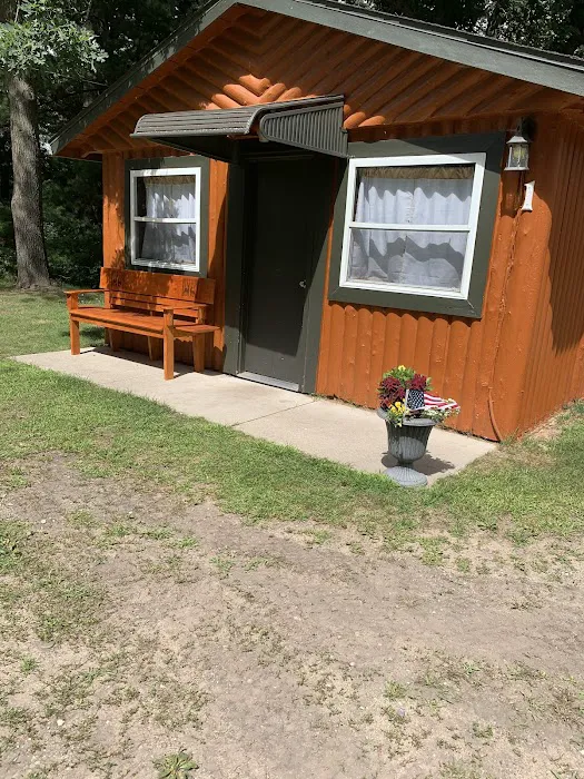 Hubbards Lodge Cabins Picture 10