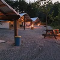 Castaway Canvan Cabins ico