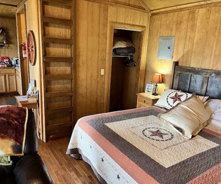 Mammoth Cave BaseCamp - Cabins & Glampground