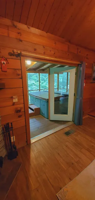 Love Bird Cabin Picture 5