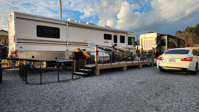 Rocky Ridge Roost RV Campground Picture 8