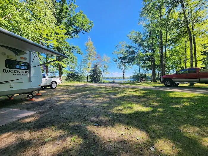 Warblers Cove Campground & RV Resorts Picture 1