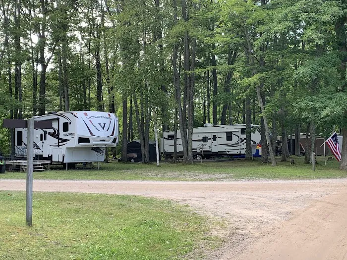 Warblers Cove Campground & RV Resorts Picture 10