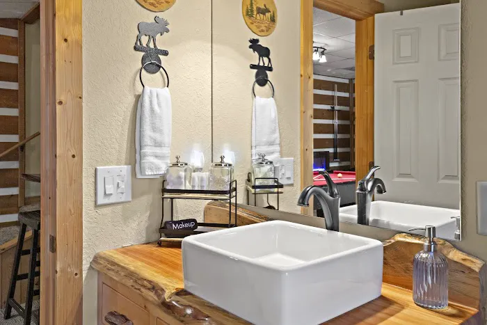 Sweet Retreat Cabin Picture 6