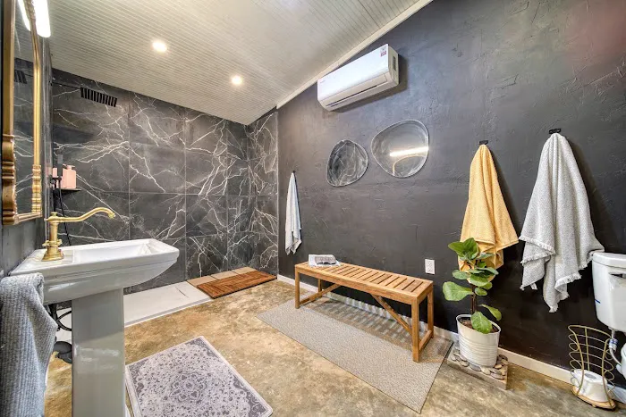 Farfalla Collective Picture 3