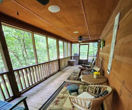 Cozy Hiawassee Cabin with Firepit