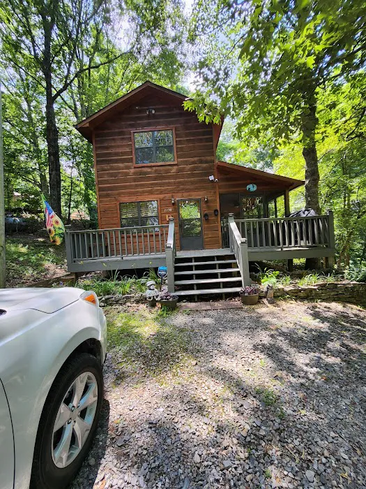 Cozy Hiawassee Cabin with Firepit Picture 3