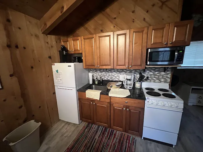 Azalea Pines Bungalow Picture 2