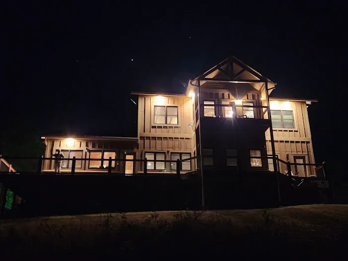 Moonlit Lodge Picture 5