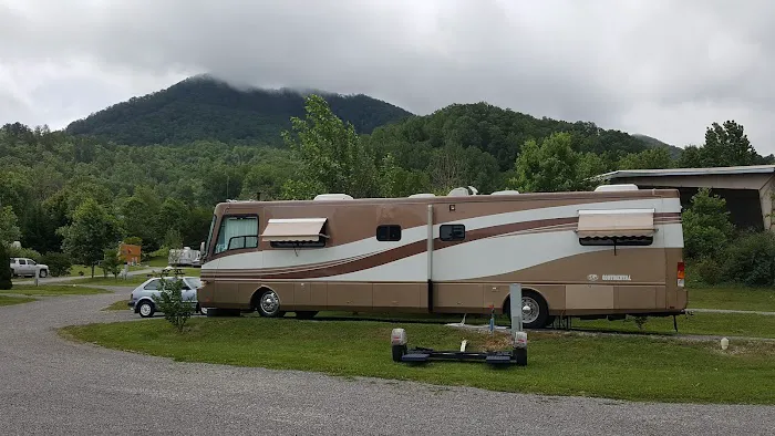 Smoker Holler RV Resort Picture 10