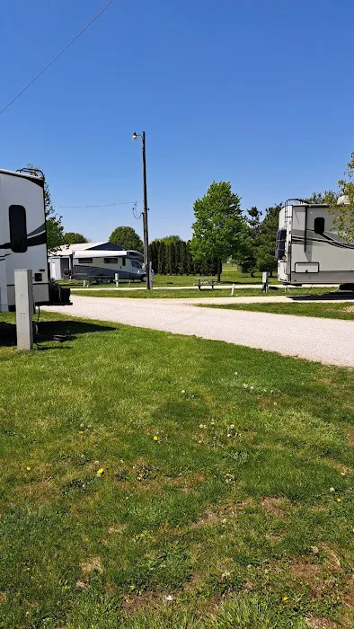 D & W Lake Camping & RV Park Picture 1