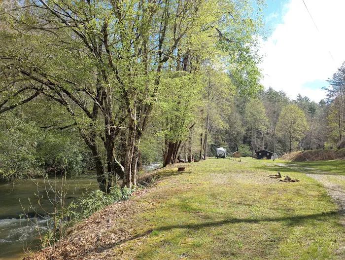 Hanging Dog GLAMP Campground Picture 8