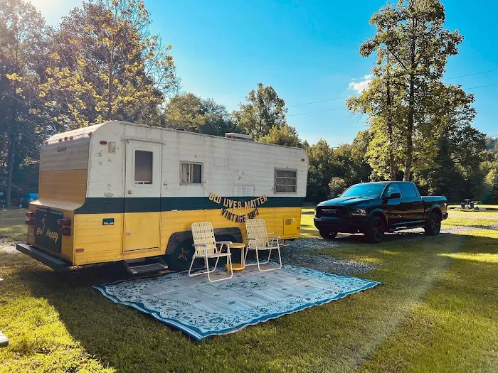 J & J's Getaway Campground & RV Park Picture 3