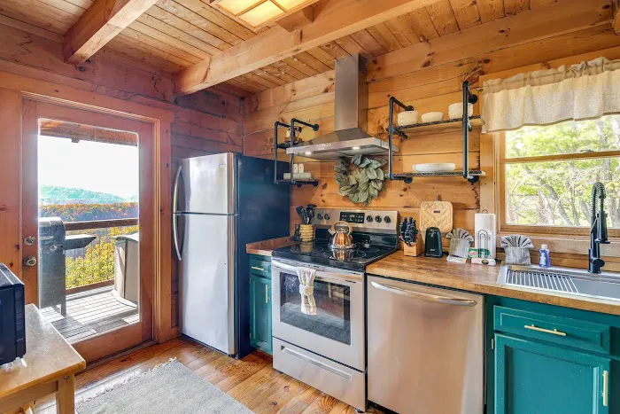 Snuggle Bear Hideaway Cabin Picture 7