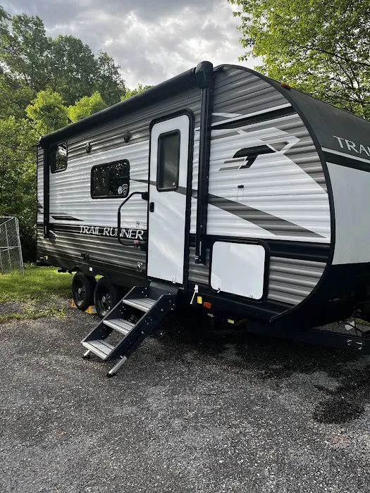 Travel Trailer Camper Rental Picture 3