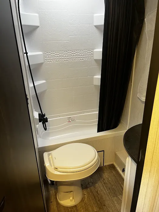 Travel Trailer Camper Rental Picture 1
