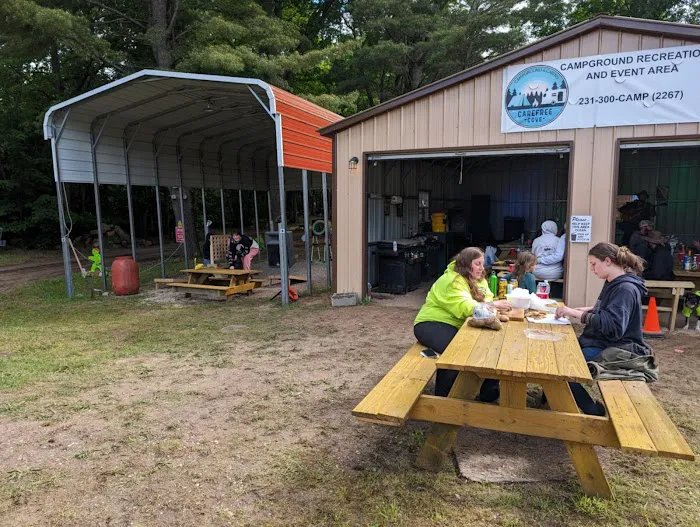 Carefree Cove Campground & Cabins Picture 2