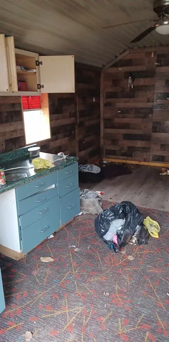 Carefree Cove Campground & Cabins Picture 6