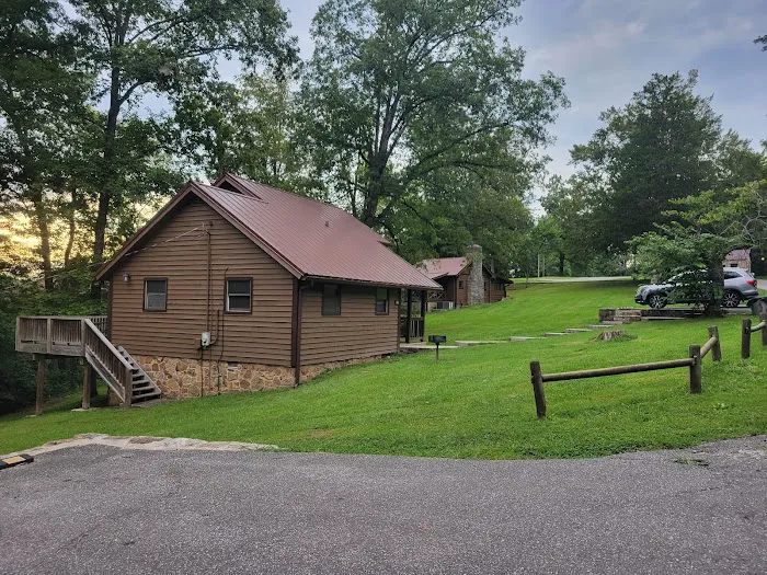 Deluxe Cabins Picture 3