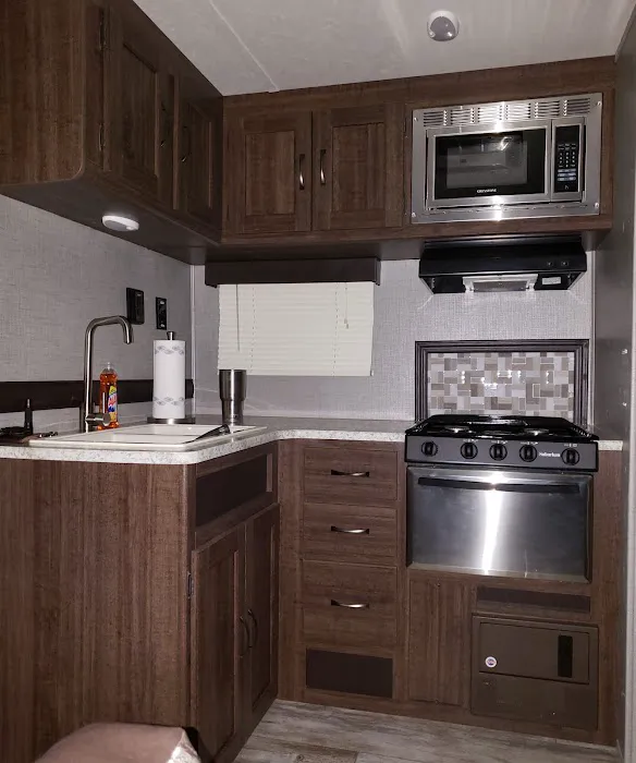 Royal RV Rental Picture 3