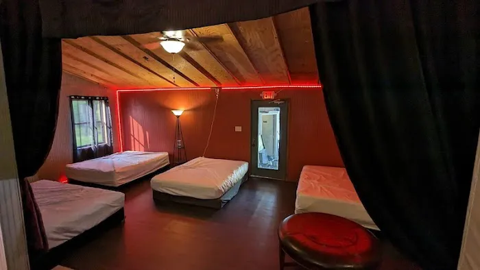 Pandoras Resort Picture 5