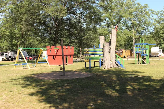 Twin Oaks Campground & Cabins Picture 3