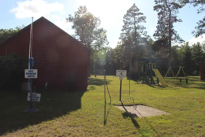 Twin Oaks Campground & Cabins Picture 8