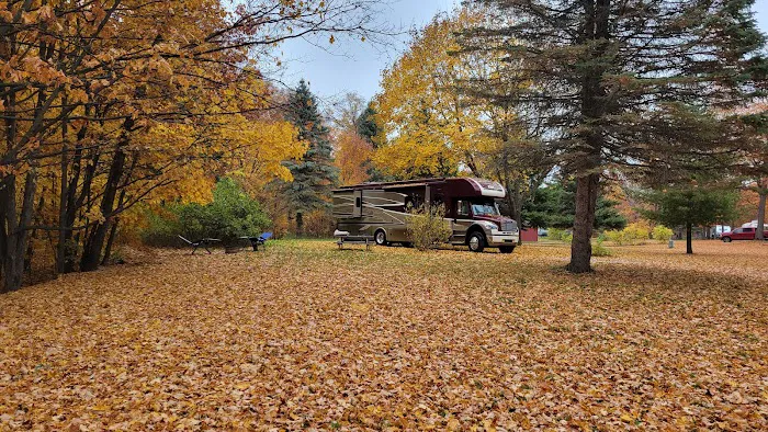Chain O' Lakes Campground Picture 9