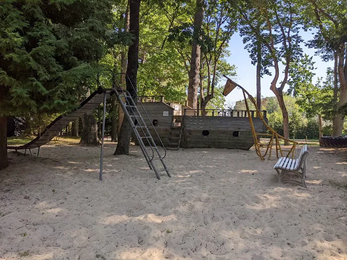 Whispering Surf Campground at Bass Lake Picture 7