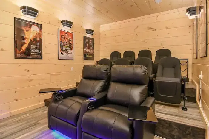 Mountain Air Luxury Cabin Picture 3