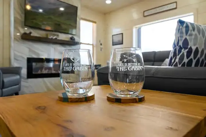 Serenity Luxury Cabin Picture 7