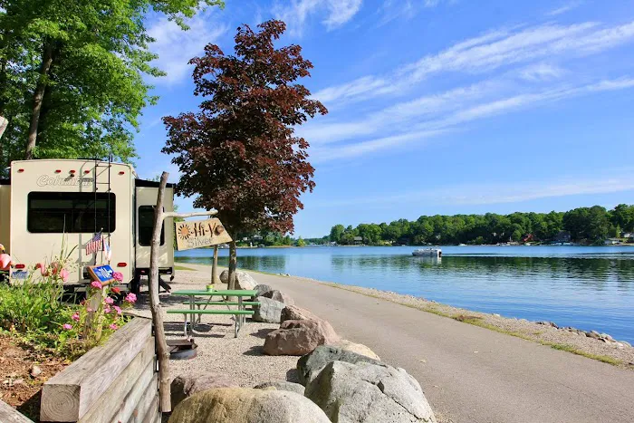 Holiday RV Park & Campground Picture 8