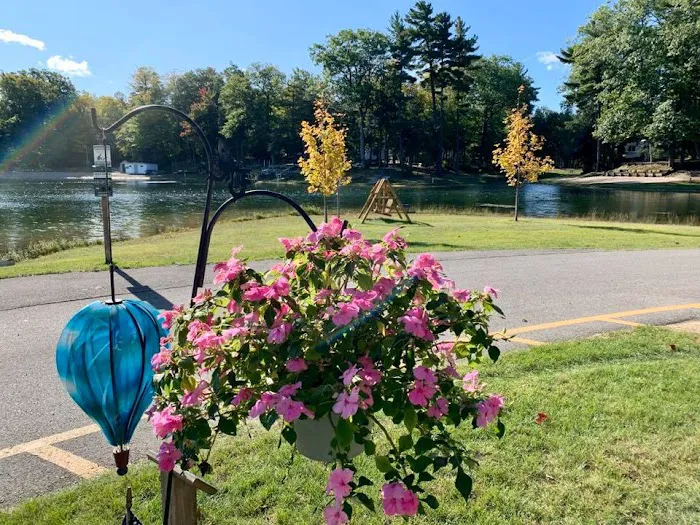 Holiday RV Park & Campground Picture 5