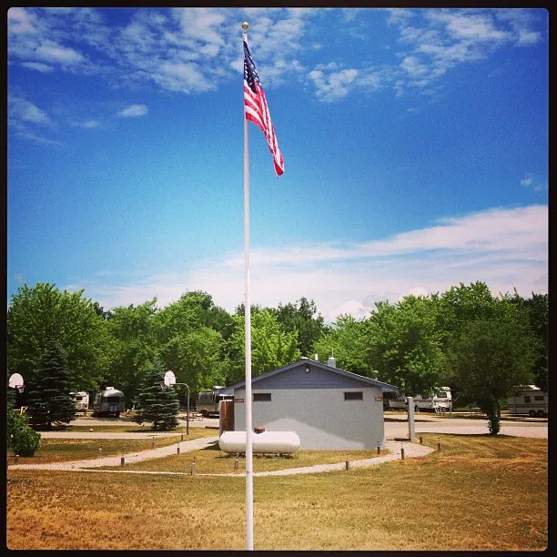 Holiday RV Park & Campground Picture 3