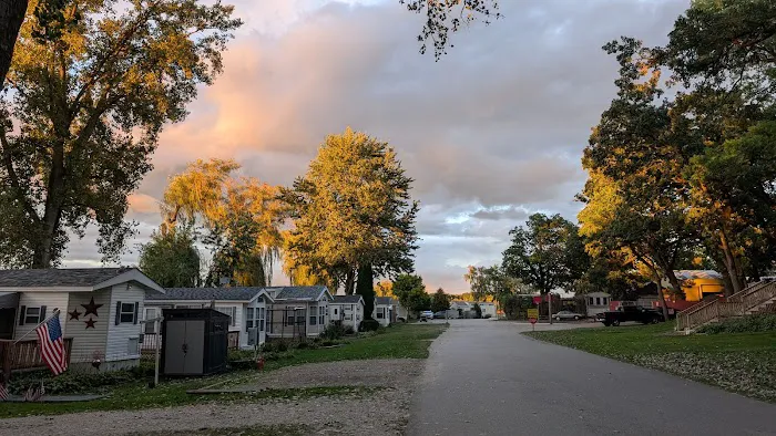 Fish Lake Beach Camping Resort Picture 3