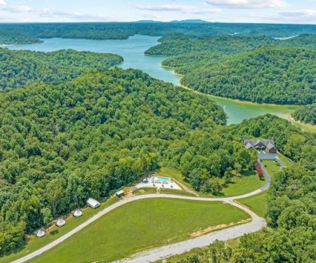 Tennessee Glamping Resort on Center Hill Lake